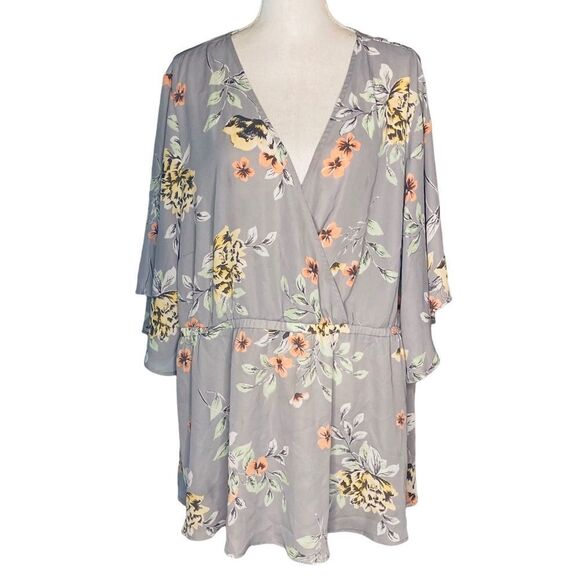 Torrid Wm’s Sz 4 Gray Floral V Neck Elastic Waist Flare Sleeve Semi Sheer Blouse - Picture 1 of 4